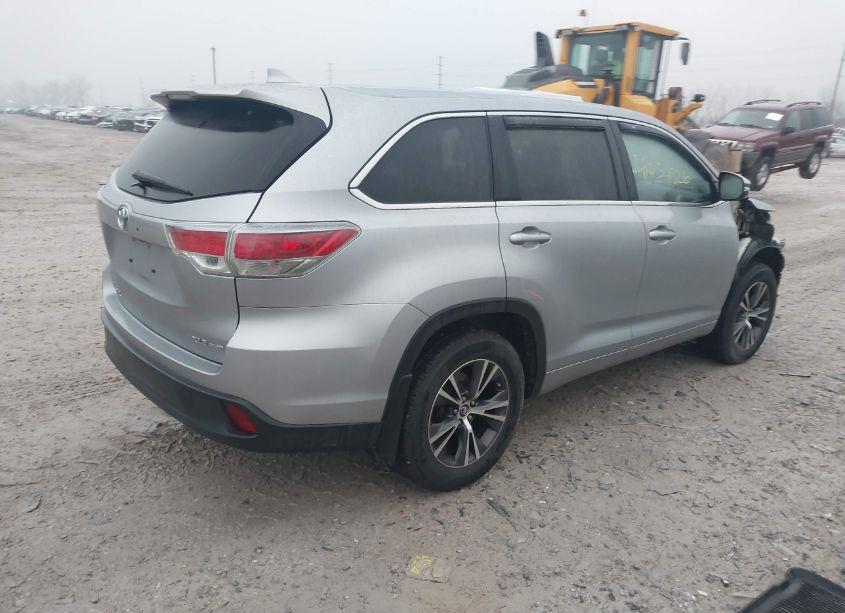 Photo 4 of 2016 Toyota Highlander XLE V6 (VIN 5TDJKRFH2GS342069)