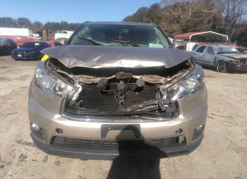 Photo 13 of 2015 Toyota Highlander XLE V6 (VIN 5TDJKRFH3FS119375)