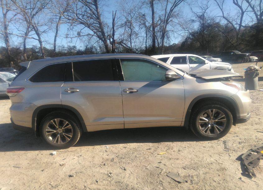Photo 14 of 2015 Toyota Highlander XLE V6 (VIN 5TDJKRFH3FS119375)