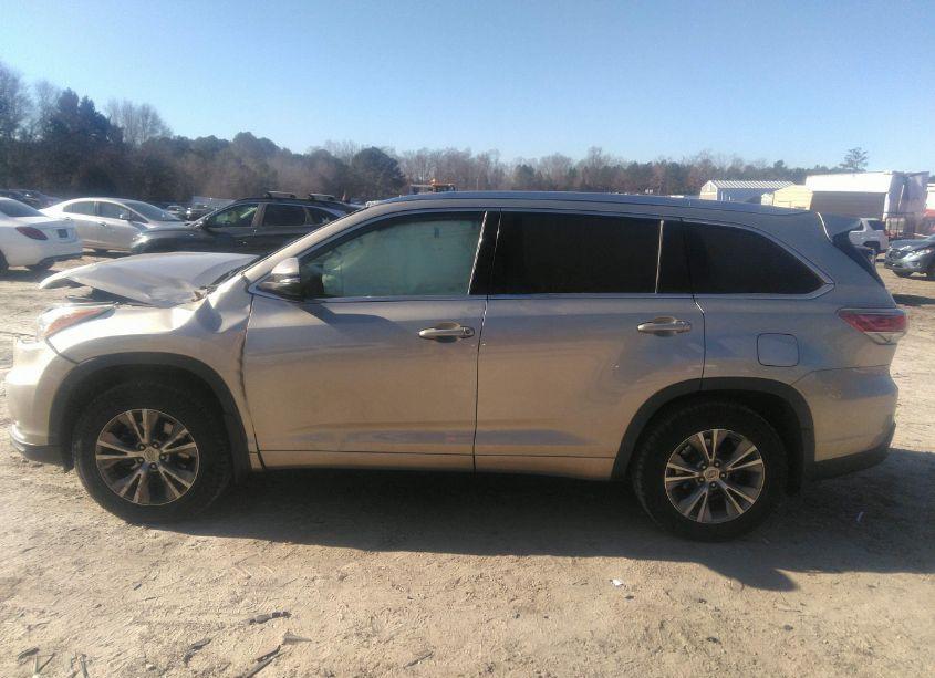 Photo 15 of 2015 Toyota Highlander XLE V6 (VIN 5TDJKRFH3FS119375)