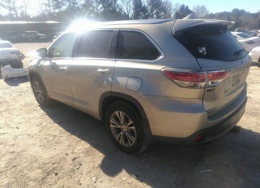 Photo 3 of 2015 Toyota Highlander XLE V6 (VIN 5TDJKRFH3FS119375)