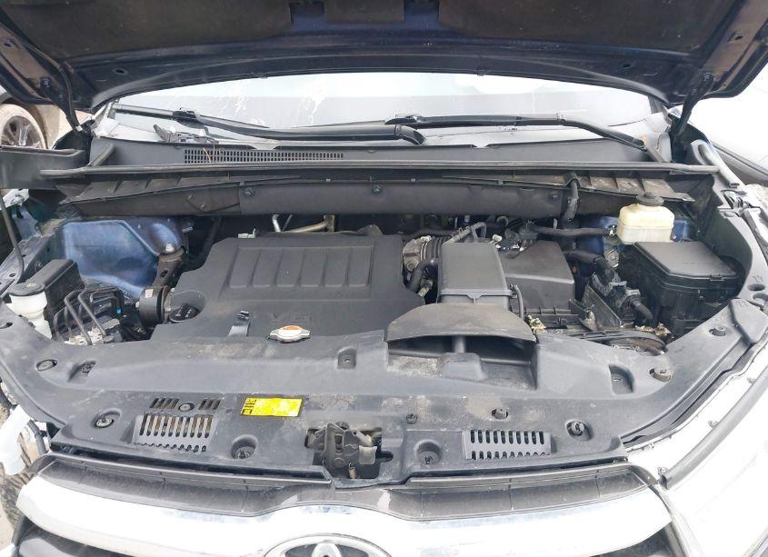 Photo 10 of 2015 Toyota Highlander XLE V6 (VIN 5TDJKRFH3FS199762)