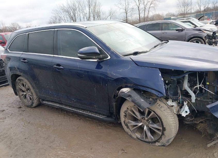 Photo 14 of 2015 Toyota Highlander XLE V6 (VIN 5TDJKRFH3FS199762)