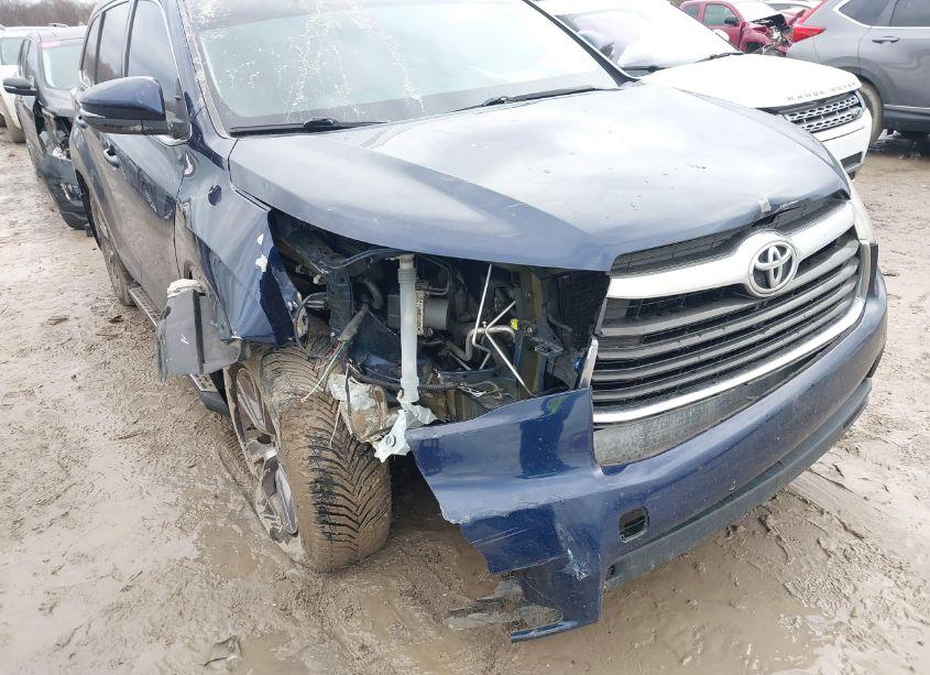 Photo 6 of 2015 Toyota Highlander XLE V6 (VIN 5TDJKRFH3FS199762)