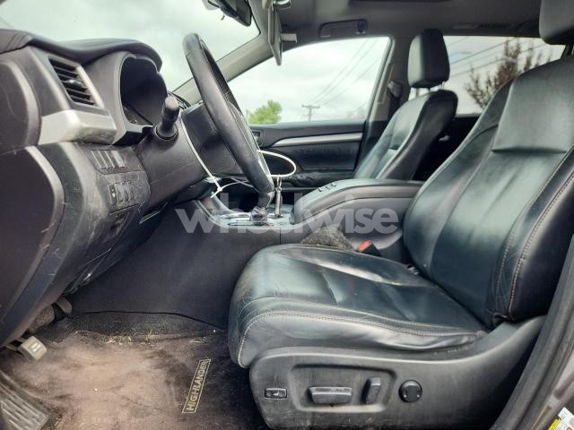 Photo 6 of 2015 TOYOTA HIGHLANDER XLE (VIN 5TDJKRFH3FS216043)