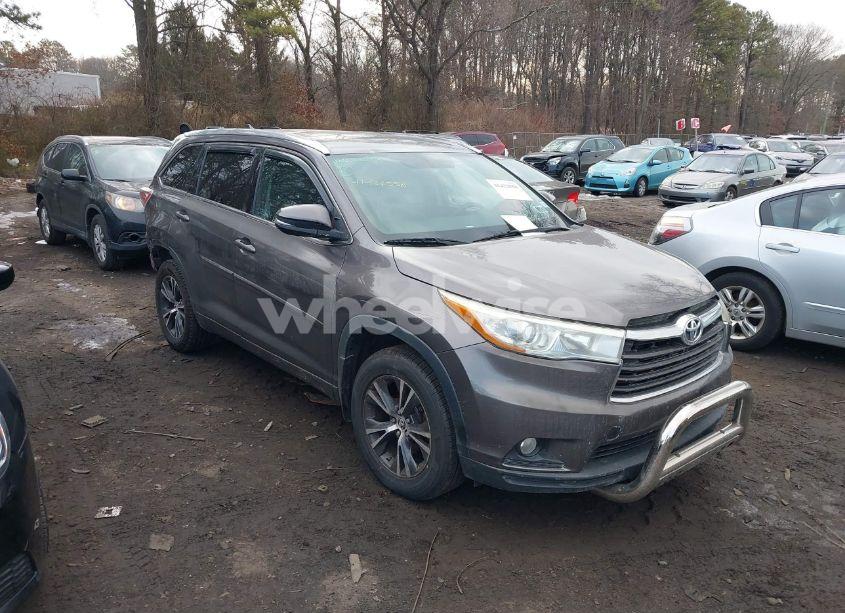 2016 Toyota Highlander XLE V6 (VIN 5TDJKRFH3GS235080) main photo