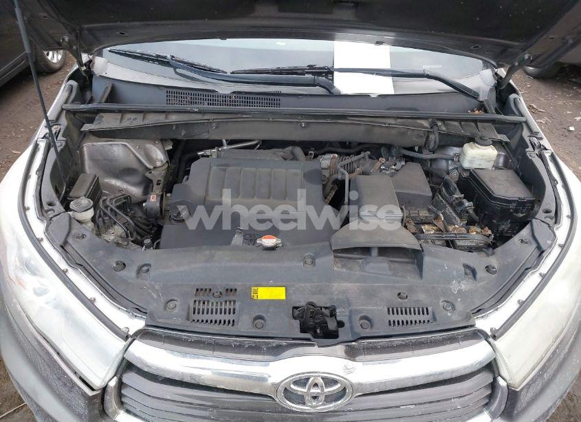 Photo 10 of 2016 Toyota Highlander XLE V6 (VIN 5TDJKRFH3GS235080)
