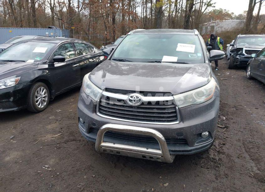 Photo 12 of 2016 Toyota Highlander XLE V6 (VIN 5TDJKRFH3GS235080)