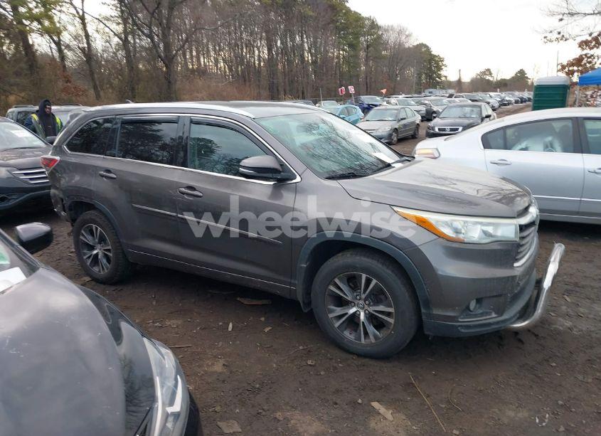 Photo 13 of 2016 Toyota Highlander XLE V6 (VIN 5TDJKRFH3GS235080)
