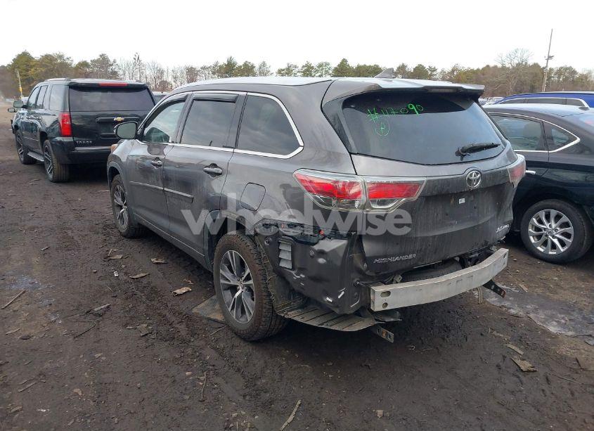 Photo 3 of 2016 Toyota Highlander XLE V6 (VIN 5TDJKRFH3GS235080)