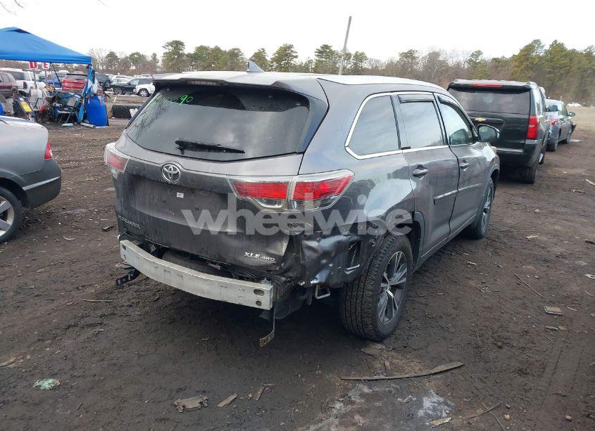 Photo 6 of 2016 Toyota Highlander XLE V6 (VIN 5TDJKRFH3GS235080)
