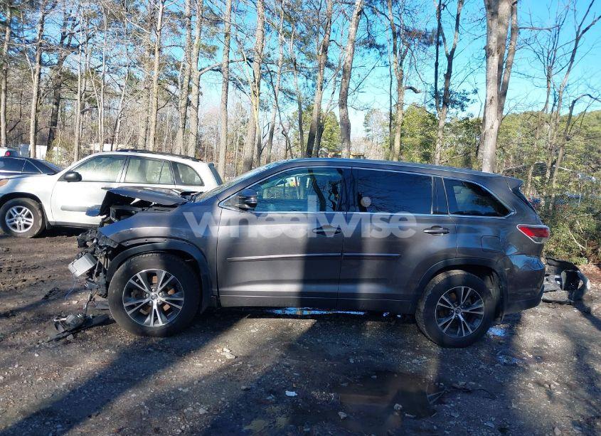 Photo 15 of 2016 Toyota Highlander XLE V6 (VIN 5TDJKRFH3GS242868)