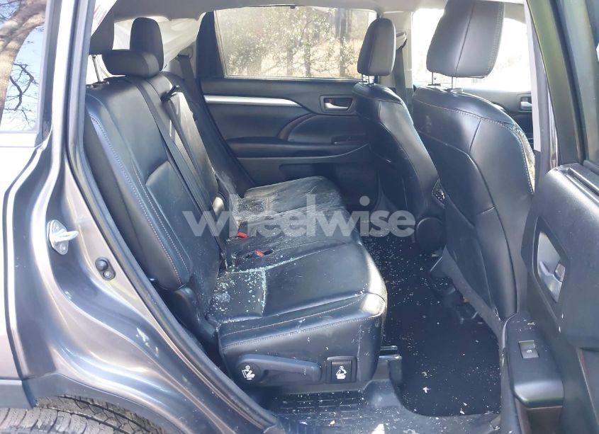 Photo 8 of 2016 Toyota Highlander XLE V6 (VIN 5TDJKRFH3GS242868)