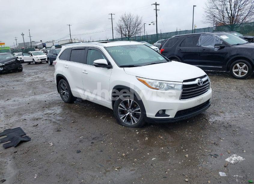 2016 Toyota Highlander XLE V6 (VIN 5TDJKRFH3GS270895) main photo