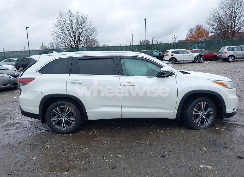 Photo 12 of 2016 Toyota Highlander XLE V6 (VIN 5TDJKRFH3GS270895)