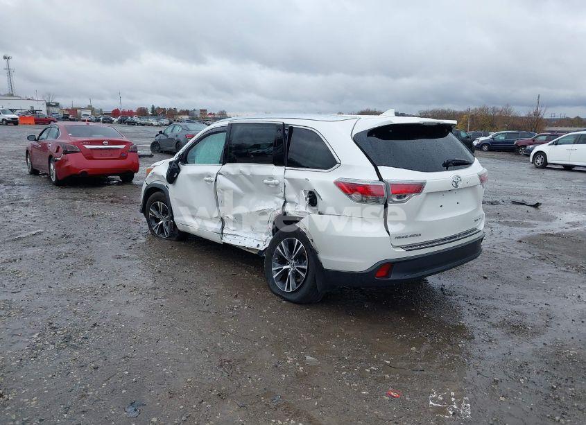 Photo 3 of 2016 Toyota Highlander XLE V6 (VIN 5TDJKRFH3GS270895)