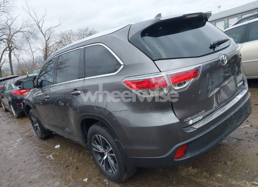 Photo 3 of 2016 Toyota Highlander XLE V6 (VIN 5TDJKRFH3GS297370)
