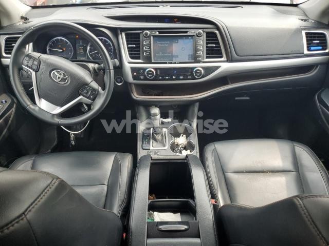 Photo 3 of 2016 TOYOTA HIGHLANDER XLE (VIN 5TDJKRFH3GS336586)