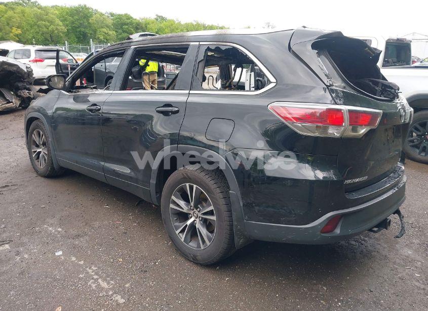 Photo 3 of 2016 Toyota Highlander XLE V6 (VIN 5TDJKRFH3GS505361)