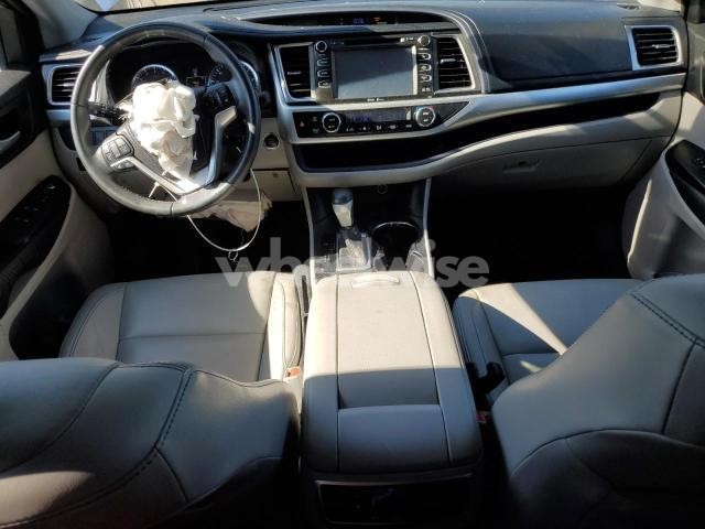Photo 12 of 2014 TOYOTA HIGHLANDER XLE (VIN 5TDJKRFH4ES024449)