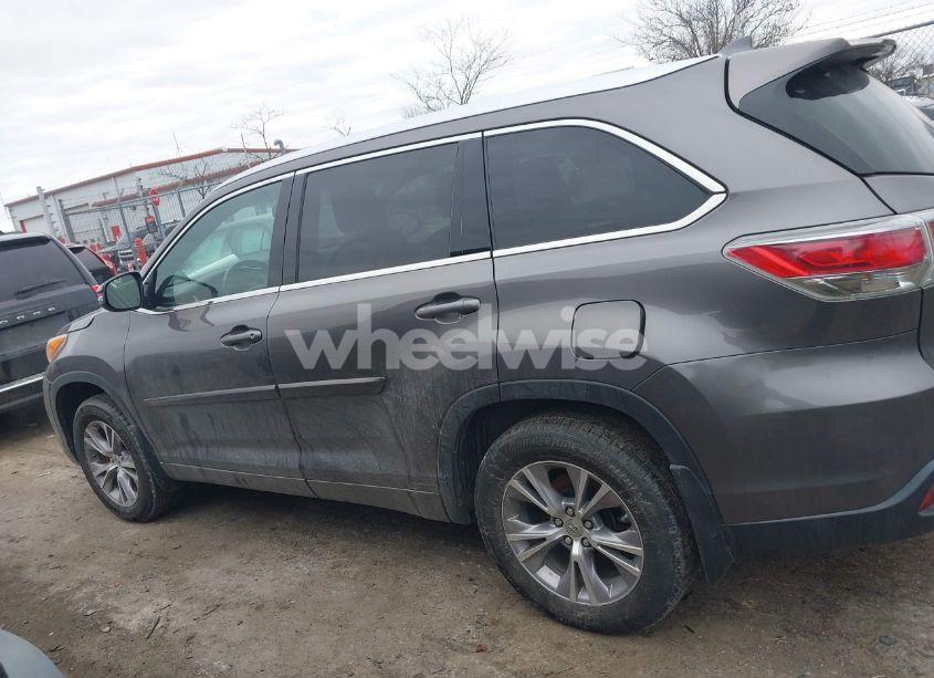 Photo 14 of 2014 Toyota Highlander XLE V6 (VIN 5TDJKRFH4ES043339)