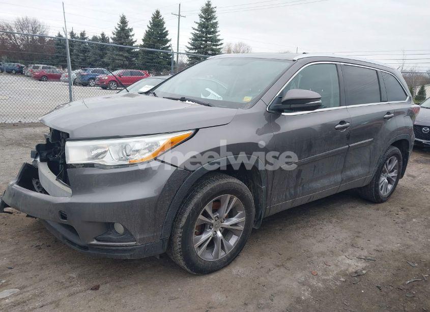 Photo 2 of 2014 Toyota Highlander XLE V6 (VIN 5TDJKRFH4ES043339)