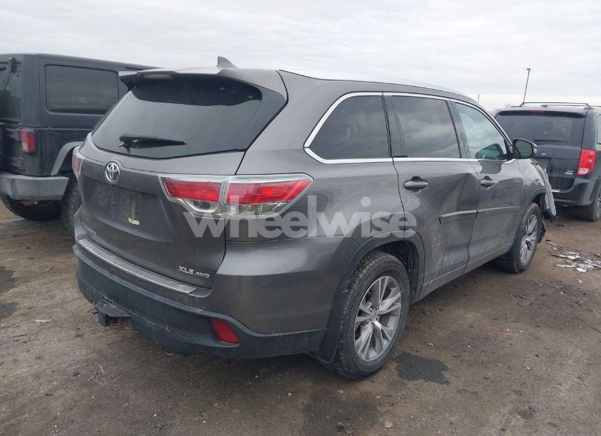 Photo 4 of 2014 Toyota Highlander XLE V6 (VIN 5TDJKRFH4ES043339)