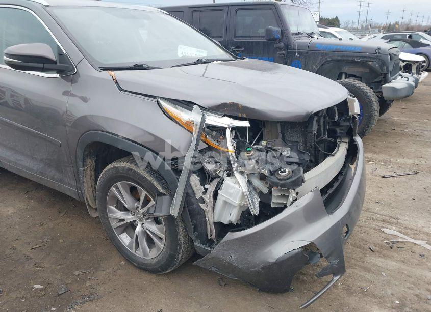 Photo 6 of 2014 Toyota Highlander XLE V6 (VIN 5TDJKRFH4ES043339)