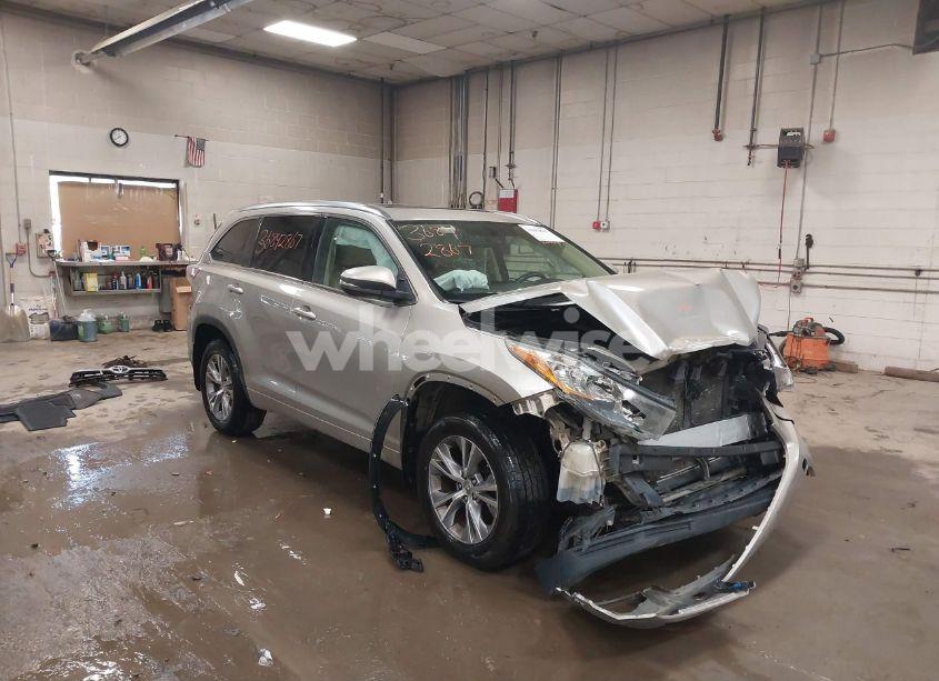2015 Toyota Highlander XLE V6 (VIN 5TDJKRFH4FS096687) main photo