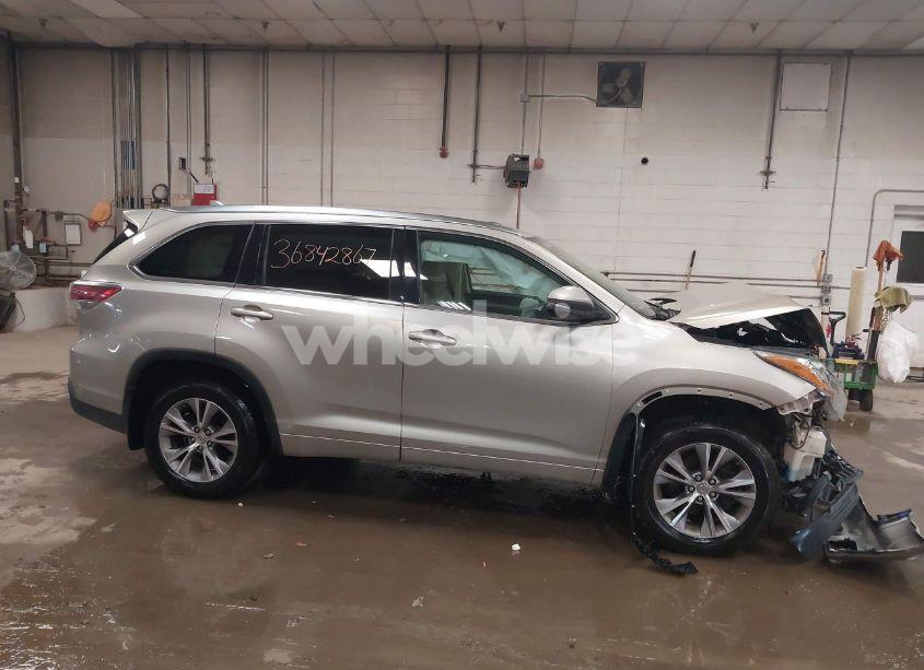 Photo 14 of 2015 Toyota Highlander XLE V6 (VIN 5TDJKRFH4FS096687)