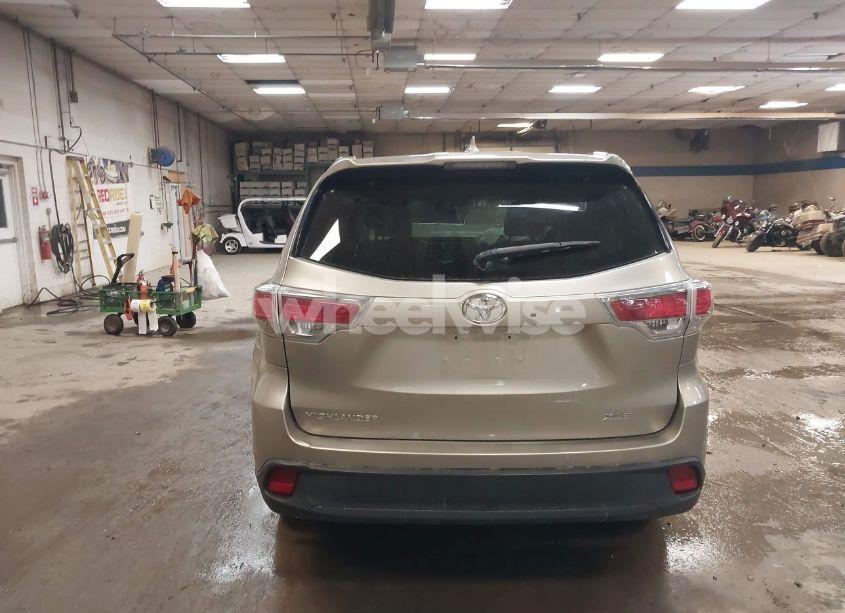Photo 17 of 2015 Toyota Highlander XLE V6 (VIN 5TDJKRFH4FS096687)