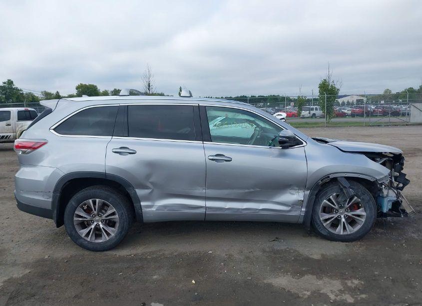 Photo 13 of 2015 Toyota Highlander XLE V6 (VIN 5TDJKRFH4FS106943)
