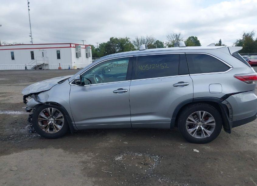 Photo 14 of 2015 Toyota Highlander XLE V6 (VIN 5TDJKRFH4FS106943)
