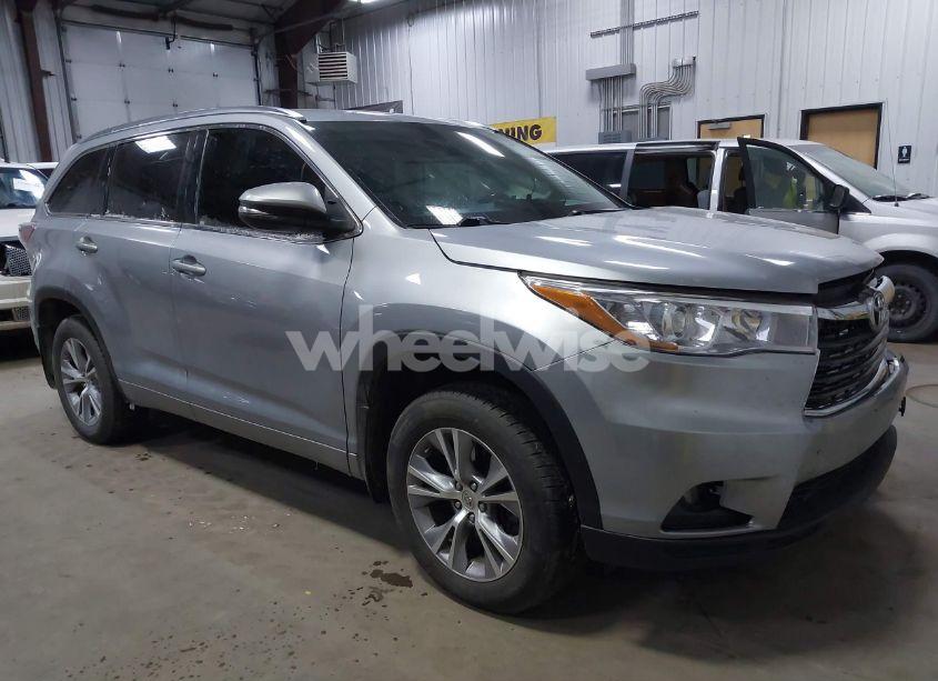 2015 Toyota Highlander XLE V6 (VIN 5TDJKRFH4FS214334) main photo