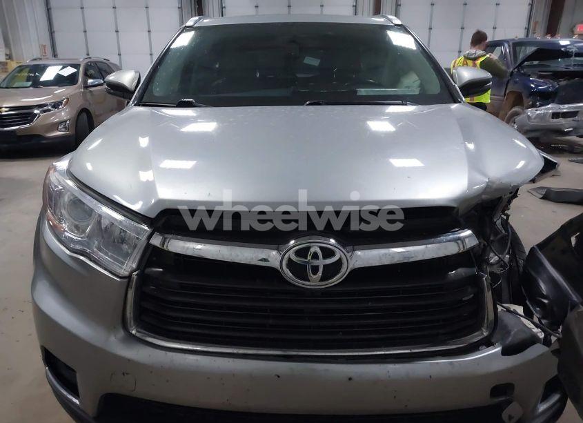 Photo 12 of 2015 Toyota Highlander XLE V6 (VIN 5TDJKRFH4FS214334)
