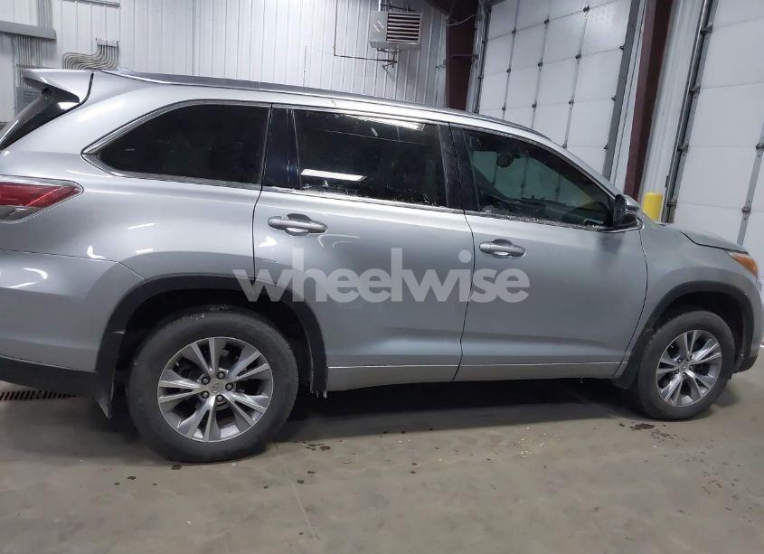 Photo 13 of 2015 Toyota Highlander XLE V6 (VIN 5TDJKRFH4FS214334)