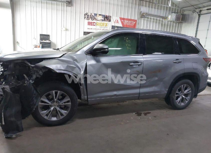 Photo 14 of 2015 Toyota Highlander XLE V6 (VIN 5TDJKRFH4FS214334)