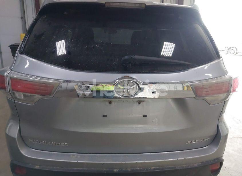 Photo 16 of 2015 Toyota Highlander XLE V6 (VIN 5TDJKRFH4FS214334)