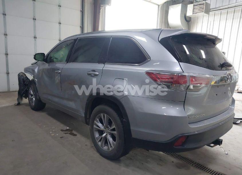 Photo 3 of 2015 Toyota Highlander XLE V6 (VIN 5TDJKRFH4FS214334)