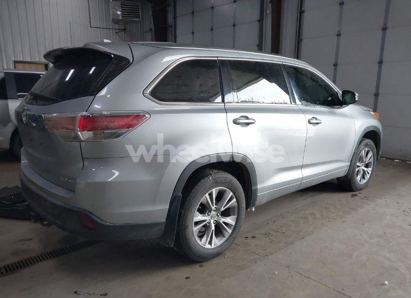 Photo 4 of 2015 Toyota Highlander XLE V6 (VIN 5TDJKRFH4FS214334)