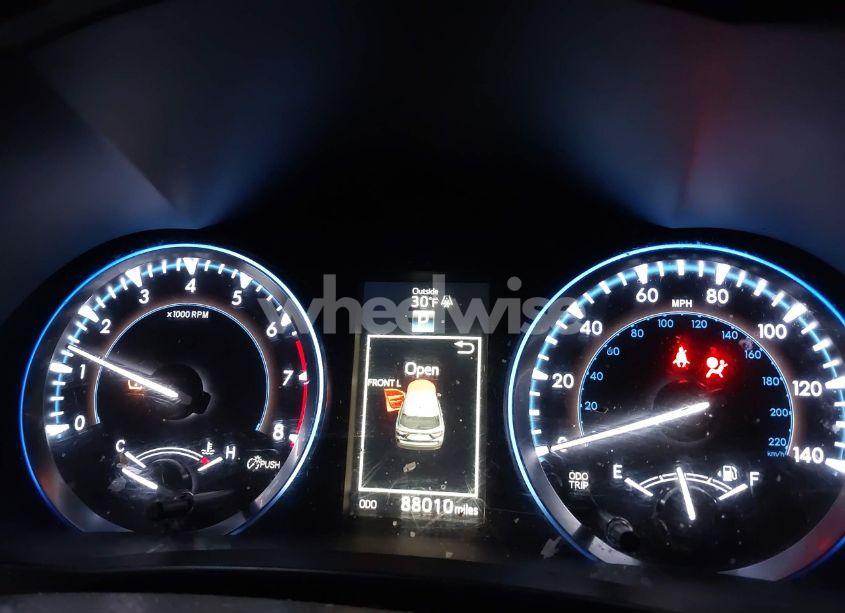 Photo 7 of 2015 Toyota Highlander XLE V6 (VIN 5TDJKRFH4FS214334)