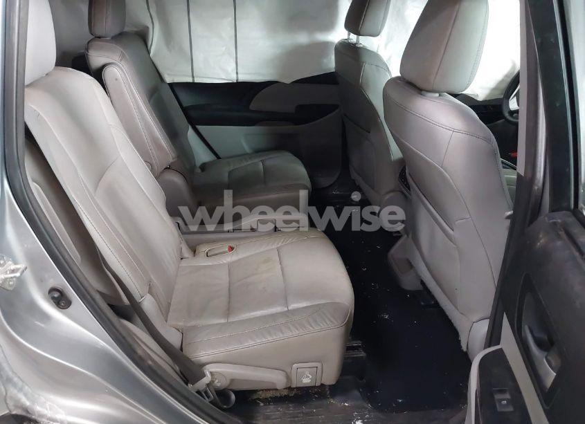 Photo 8 of 2015 Toyota Highlander XLE V6 (VIN 5TDJKRFH4FS214334)