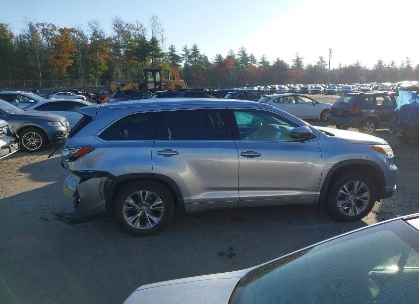 Photo 13 of 2015 Toyota Highlander XLE V6 (VIN 5TDJKRFH4FS224118)