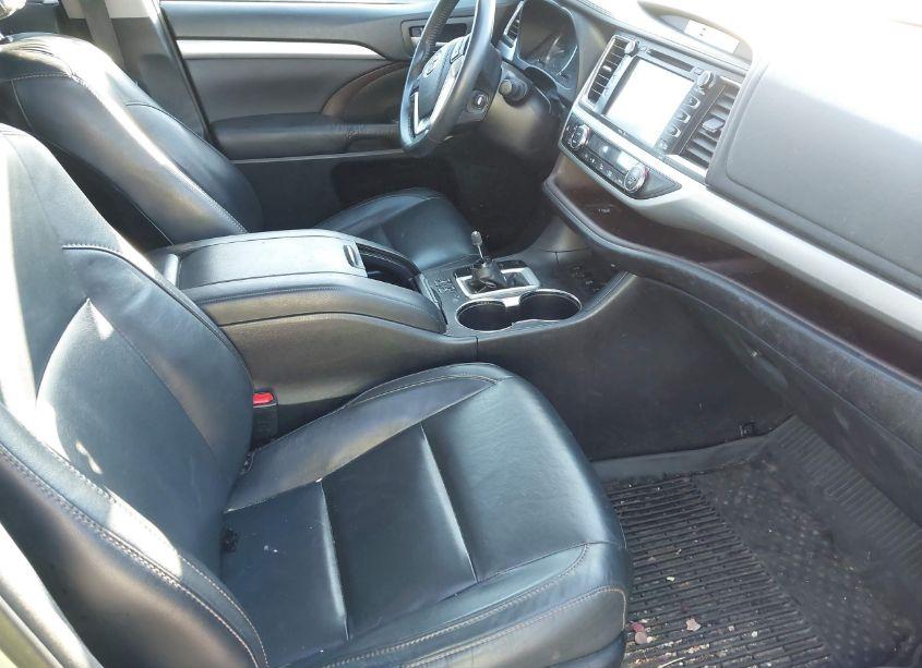 Photo 5 of 2015 Toyota Highlander XLE V6 (VIN 5TDJKRFH4FS224118)