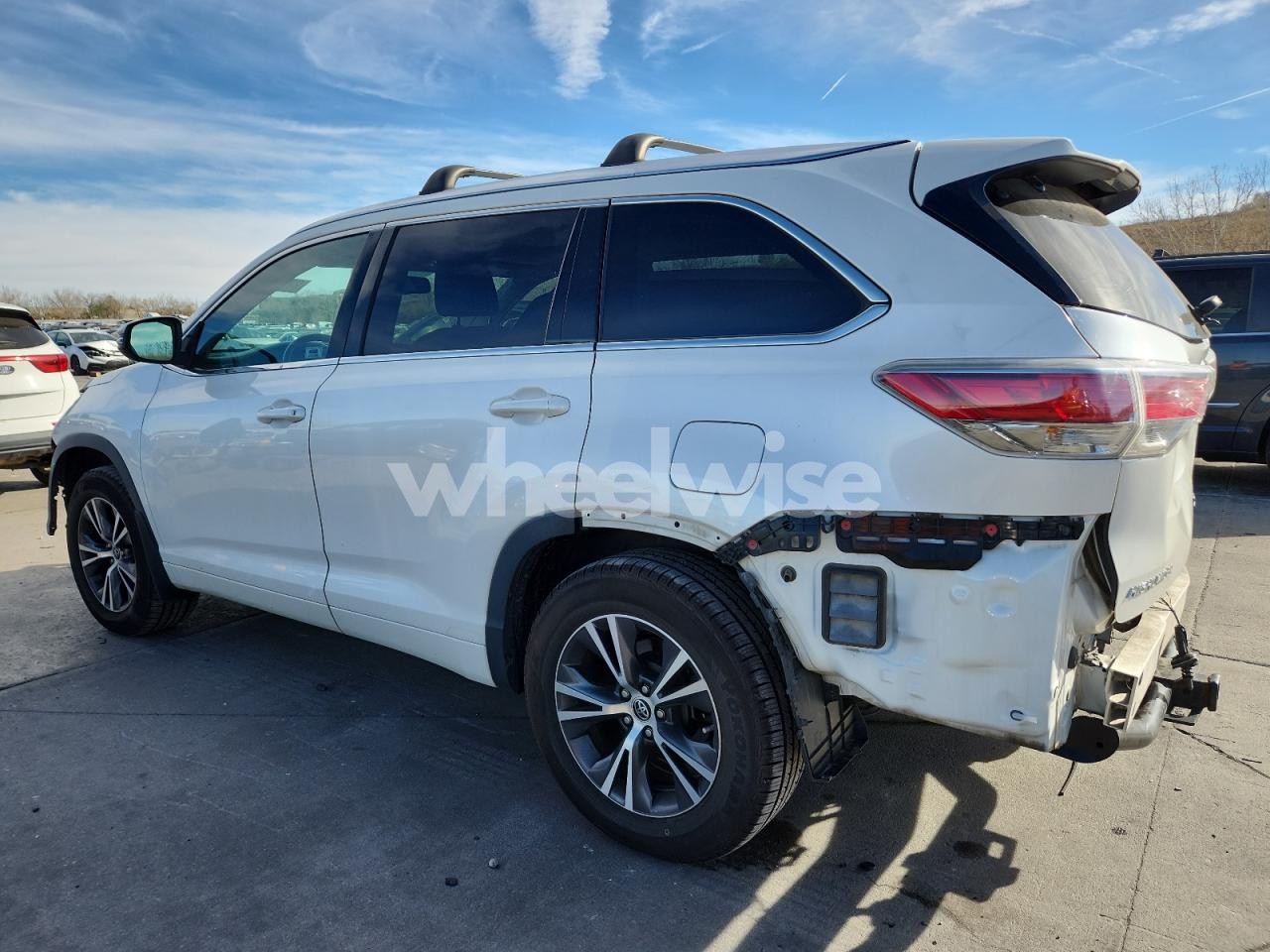 Photo 2 of 2016 TOYOTA HIGHLANDER XLE (VIN 5TDJKRFH4GS274468)