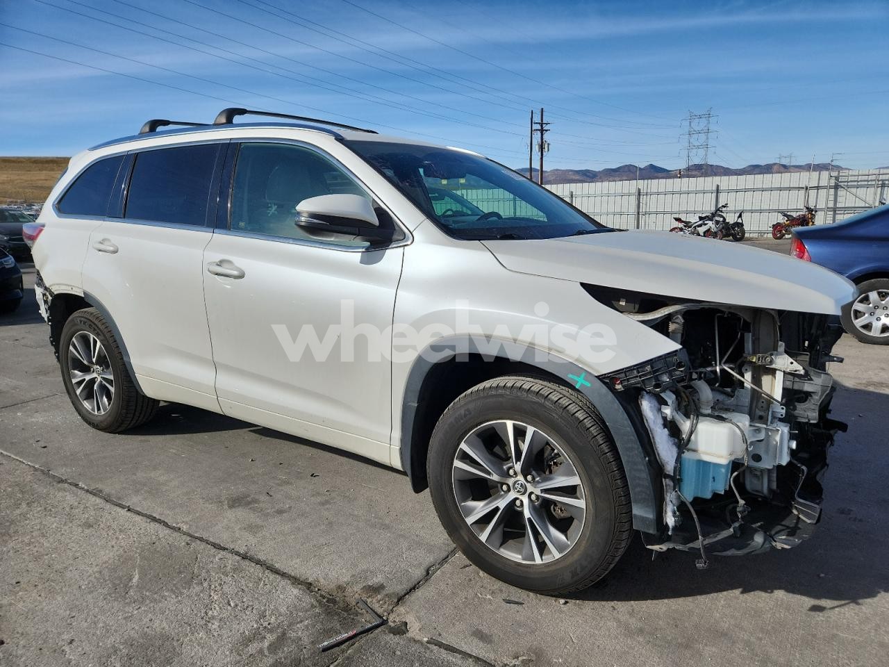 Photo 4 of 2016 TOYOTA HIGHLANDER XLE (VIN 5TDJKRFH4GS274468)