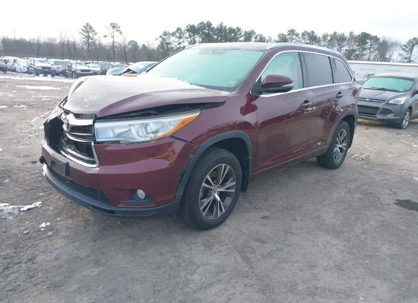 Photo 2 of 2016 Toyota Highlander XLE V6 (VIN 5TDJKRFH4GS280738)