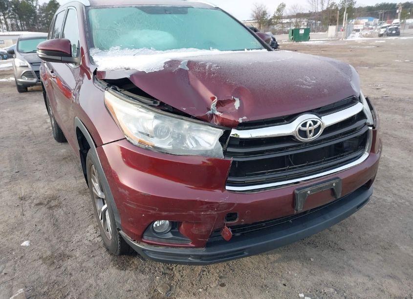 Photo 6 of 2016 Toyota Highlander XLE V6 (VIN 5TDJKRFH4GS280738)