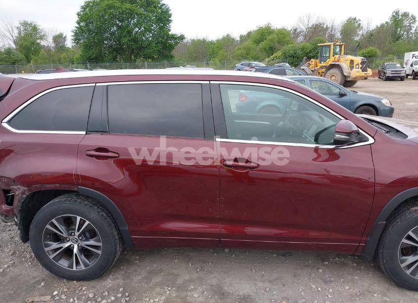 Photo 14 of 2016 Toyota Highlander XLE V6 (VIN 5TDJKRFH4GS290198)