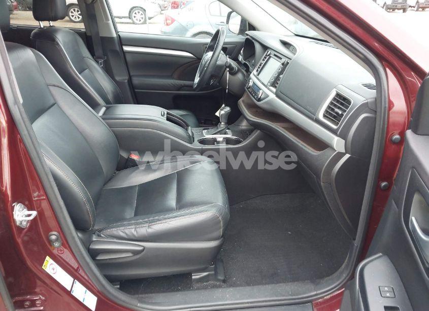 Photo 5 of 2016 Toyota Highlander XLE V6 (VIN 5TDJKRFH4GS290198)